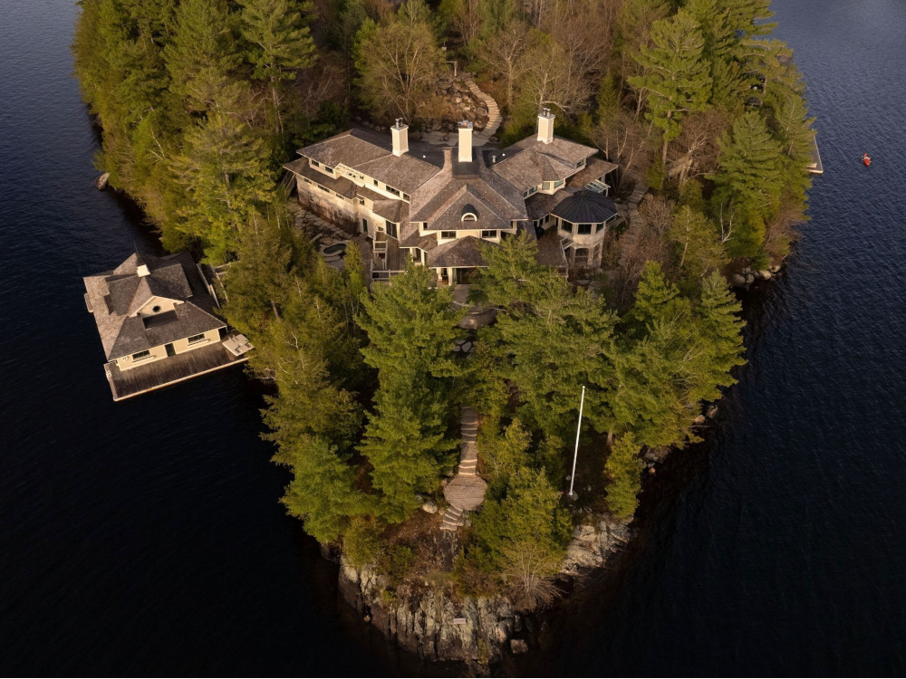 Picture of a huge cottage on Waldmere Road, in Bracebridge, Ont.