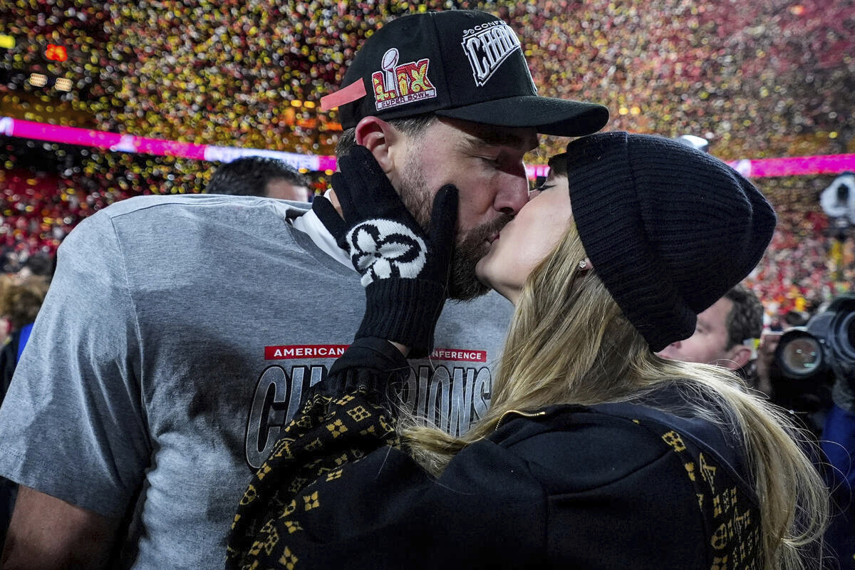 Photo of Travis Kelce and Taylor Swift, a high-profile example of a couple where the woman earns more than the man, as discussed in this commentary about income imbalance and the challenges that can arise when a woman earns more than a man.